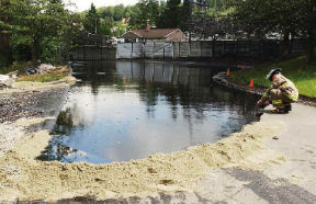 be0725_oil_spill_8c_070728.jpg